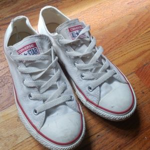 Kids white lowtop converse
